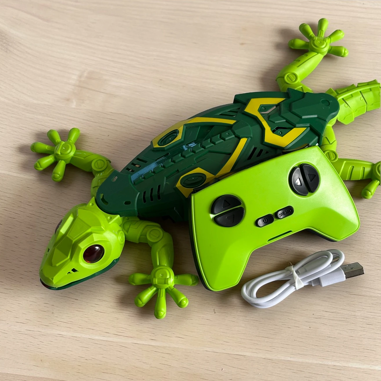 Wall Climbing Lizard / Gecko RC Toy